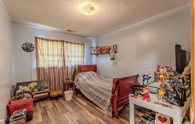 5011 Sunny Acres Dr, Waynesboro, TN 38485 - bedroom featuring wood finished floors and a textured ceiling