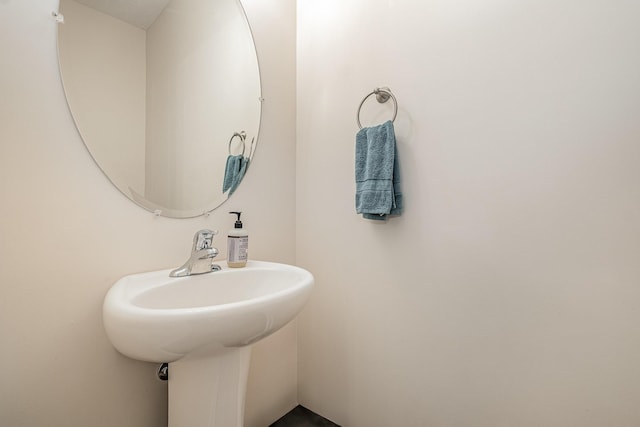 523 Moshe Flam Pl, La Vergne, TN 37086 - bathroom featuring a sink