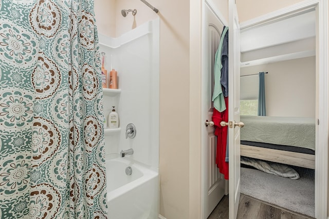 523 Moshe Flam Pl, La Vergne, TN 37086 - bathroom with wood finished floors, shower / bathtub combination with curtain, and ensuite bathroom