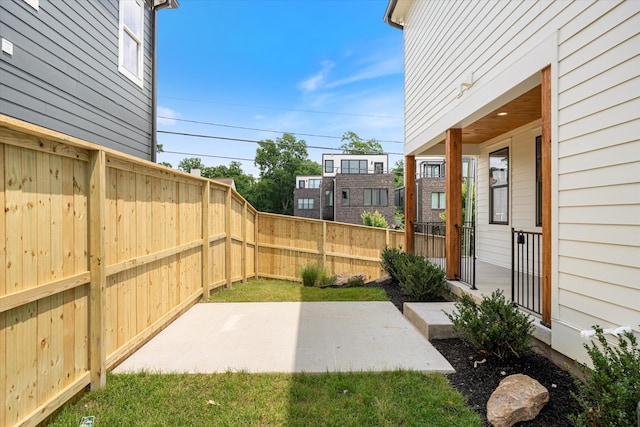 1135 Delmas Ave, Nashville, TN 37216 - fenced backyard with a patio