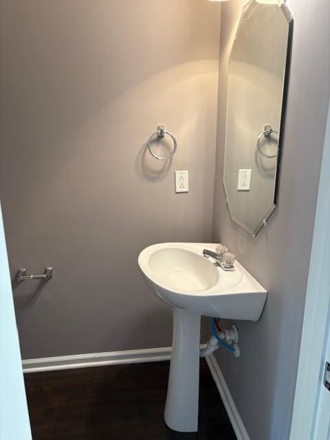 348 Arapaho Dr, Murfreesboro, TN 37128 - bathroom featuring baseboards and wood finished floors