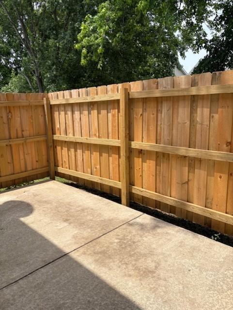 348 Arapaho Dr, Murfreesboro, TN 37128 - gate with a patio