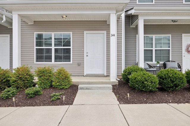 344 Kristen Ct, Columbia, TN 38401 - view of exterior entry with a porch