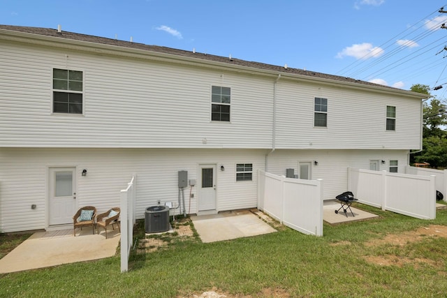 344 Kristen Ct, Columbia, TN 38401 - rear view of house featuring a patio