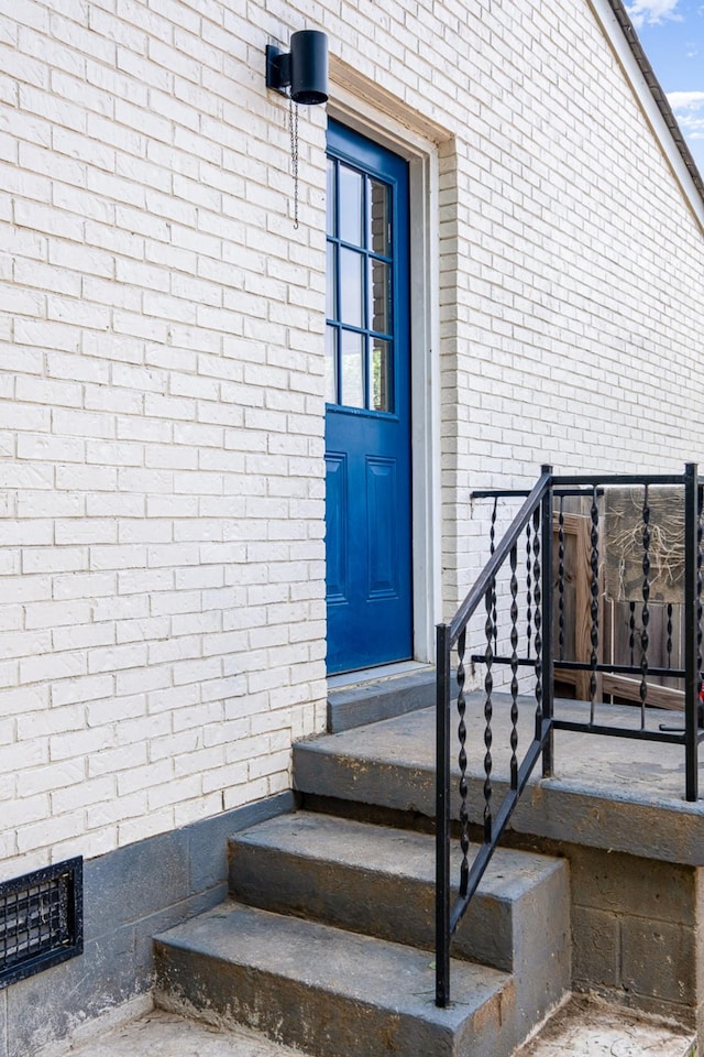 100 Beech St, Columbia, TN 38401 - entrance to property featuring brick siding