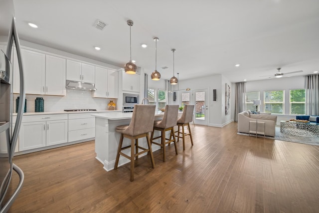 805 Dunbar Ct, Goodlettsville, TN 37072 - kitchen featuring stainless steel appliances, under cabinet range hood, recessed lighting, light countertops, and open floor plan