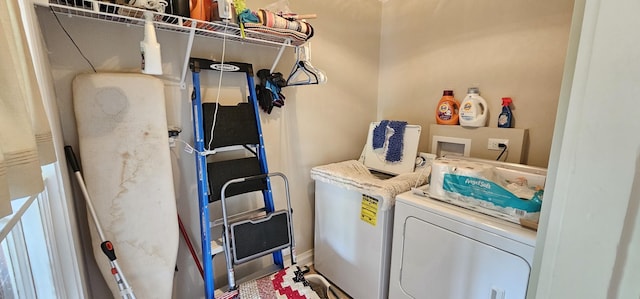 315 Seven Mile Ferry Rd, Cunningham, TN 37052 - washroom with washing machine and clothes dryer