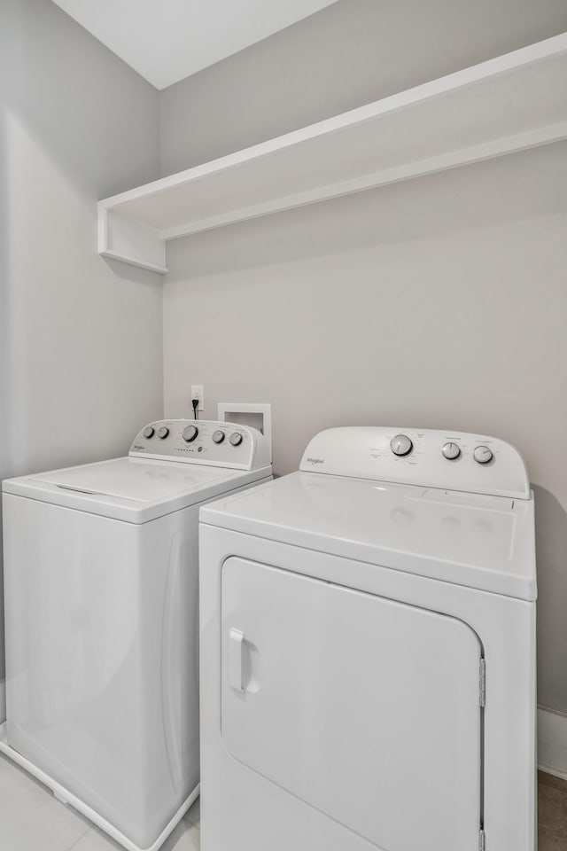705 27th Ave N, Nashville, TN 37208 - laundry area with washing machine and dryer