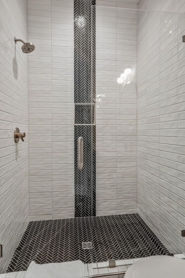 705 27th Ave N, Nashville, TN 37208 - bathroom featuring a stall shower
