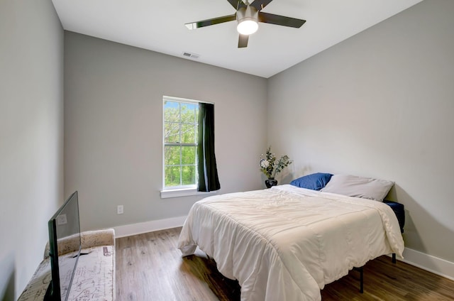 94 Hickory Ridge Ln, Woodbury, TN 37190 - bedroom with wood finished floors and ceiling fan