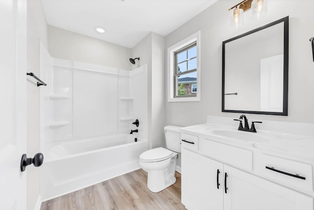 501 Eva Dr, Clarksville, TN 37042 - full bath featuring vanity, shower / tub combination, and wood finished floors