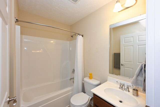 395 Devon Chase Hl Unit 3602, Gallatin, TN 37066 - full bath featuring shower / bath combination with curtain, vanity, and a textured ceiling