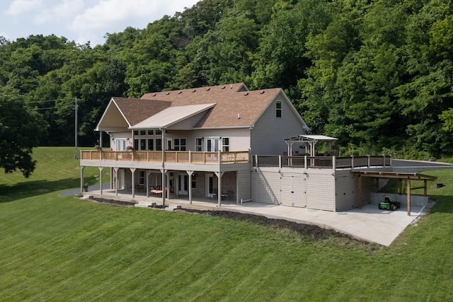 1250 Ed Seay Gregory Ln, Hartsville, TN 37074 - rear view of property featuring a patio, a wooden deck, a yard, a wooded view, and roof with shingles