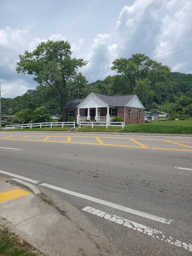 1171 5th St, Jellico, TN 37762 - view of front of home with a porch