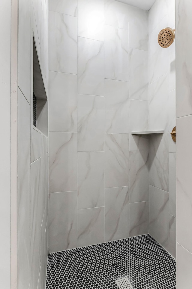 4106 Asbury Rd, Manchester, TN 37355 - full bathroom featuring a tile shower