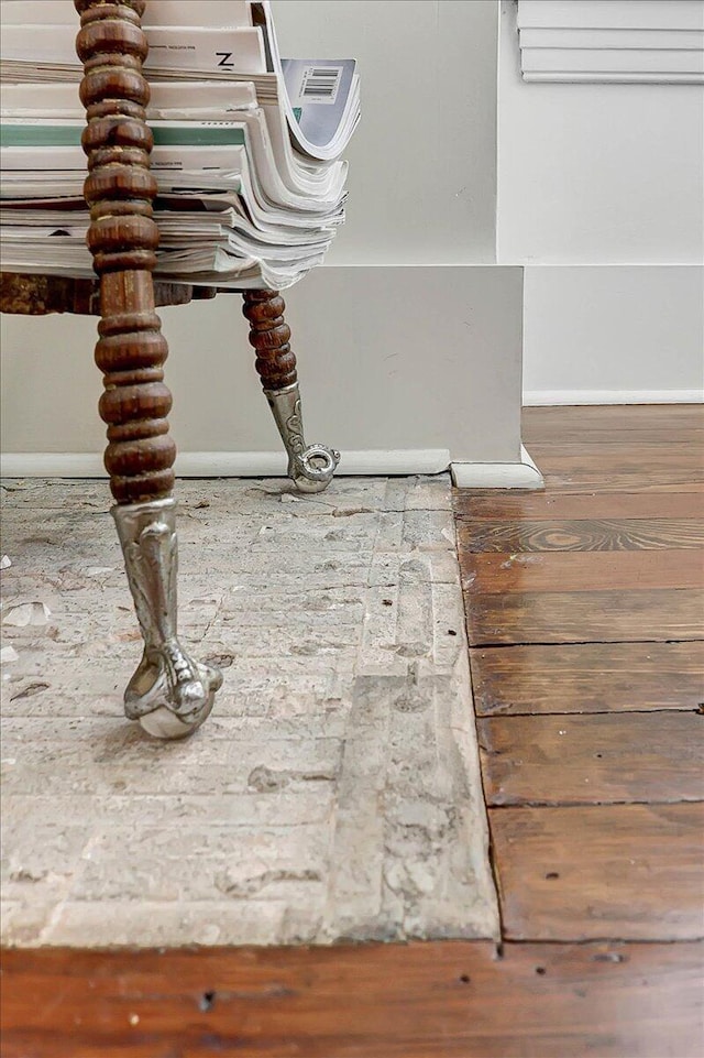 709 S Greenwood Ave S, Chattanooga, TN 37404 - detailed view of wood finished floors and baseboards