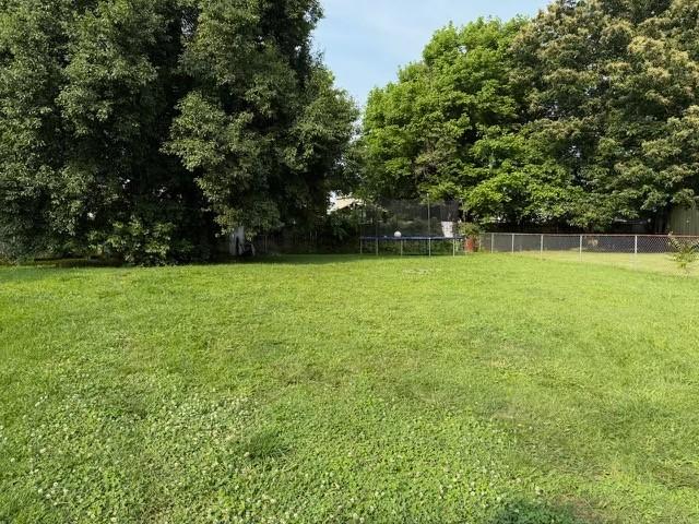 3367 Clearwater Dr, Clarksville, TN 37042 - view of yard featuring a trampoline