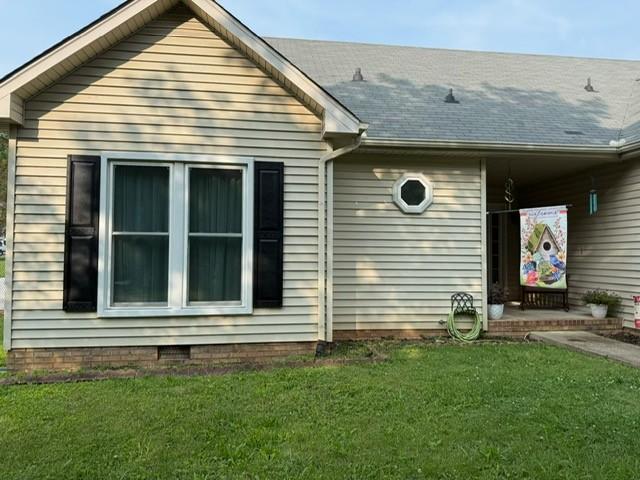 3367 Clearwater Dr, Clarksville, TN 37042 - rear view of house with a lawn and a shingled roof