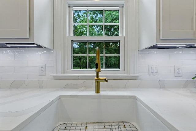 1060 Wilshire Way, Brentwood, TN 37027 - kitchen with backsplash, light stone countertops, and white cabinets
