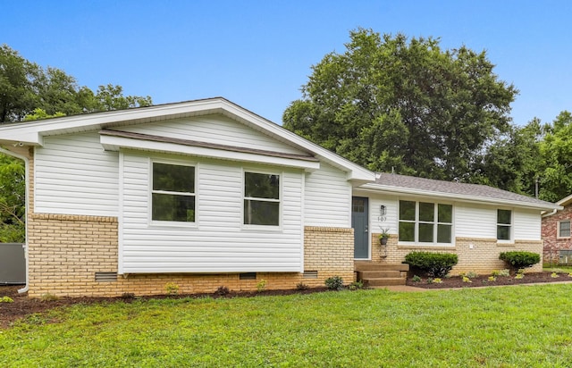 107 Hillsdale Dr, Hendersonville, TN 37075 - view of front of home featuring a front yard, crawl space, and brick siding