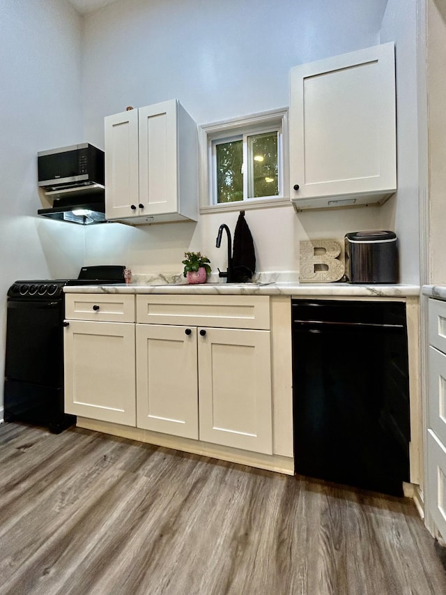 1307 Tomahawk Trce, Murfreesboro, TN 37129 - kitchen featuring black appliances, light wood-type flooring, light countertops, and white cabinets