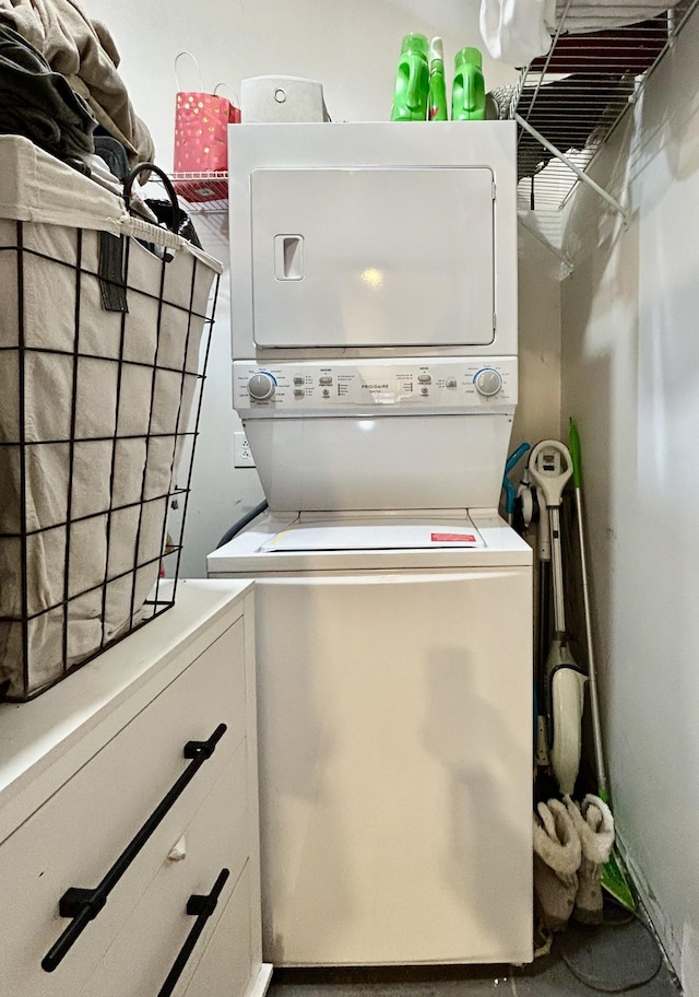 1307 Tomahawk Trce, Murfreesboro, TN 37129 - washroom featuring estacked washer and dryer