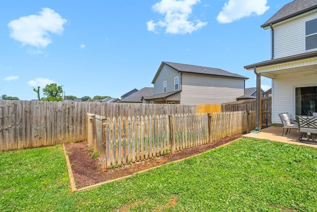 1098 Eagles View Dr, Clarksville, TN 37040 - fenced backyard with a patio area