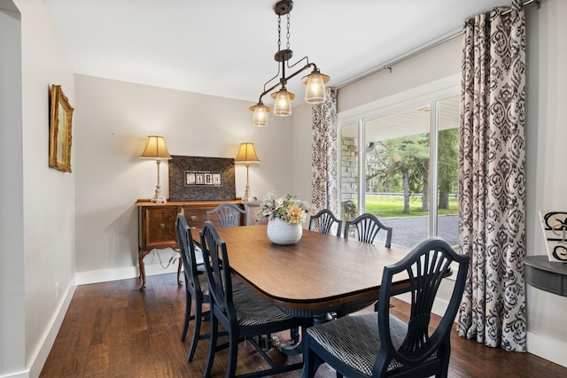 2913 New Hope Rd, Hendersonville, TN 37075 - dining space featuring dark wood-style flooring and baseboards