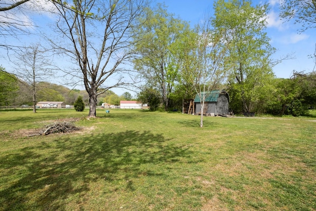 2913 New Hope Rd, Hendersonville, TN 37075 - view of green lawn featuring a barn and an outbuilding