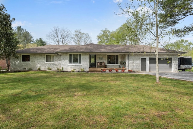 2913 New Hope Rd, Hendersonville, TN 37075 - ranch-style home featuring an attached garage, covered porch, a front lawn, and asphalt driveway
