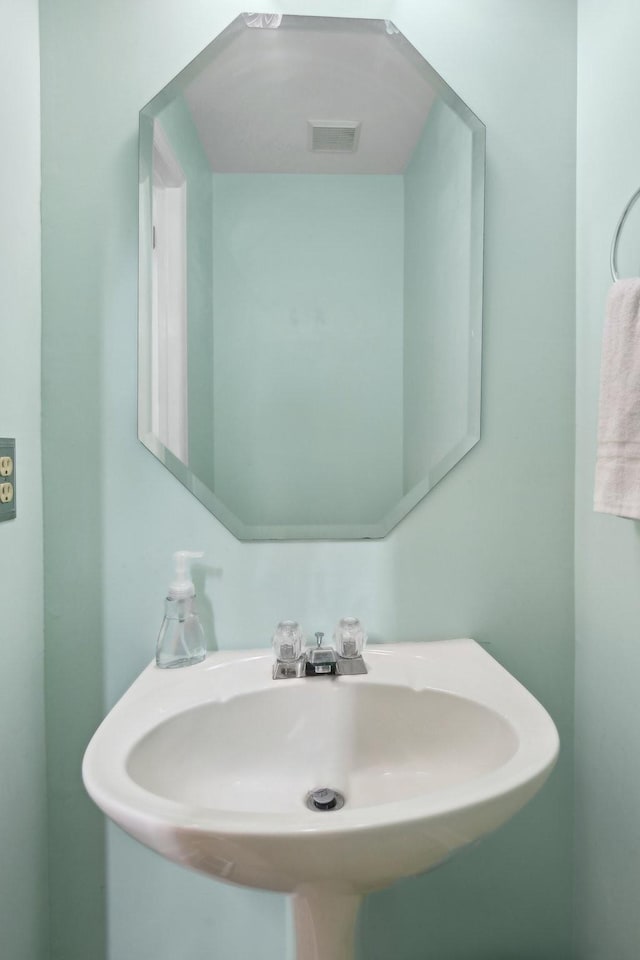 1438 Brighton Cir, Old Hickory, TN 37138 - bathroom with a sink