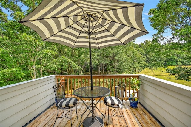 145 W Hollis Chapel Rd, Portland, TN 37148 - wooden terrace with outdoor dining area
