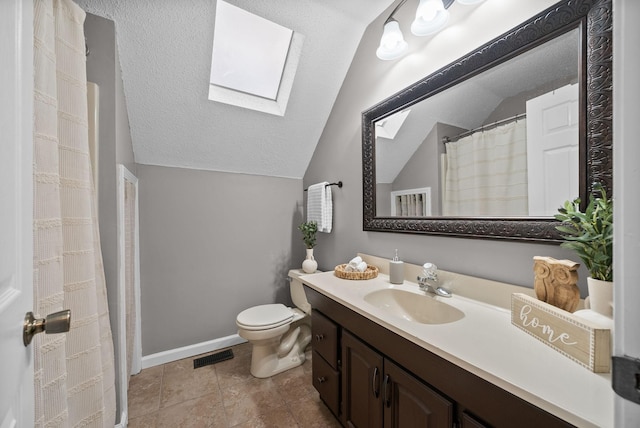 2430 Underwood Rd, Cunningham, TN 37052 - full bath with a skylight, lofted ceiling, vanity, and a textured ceiling