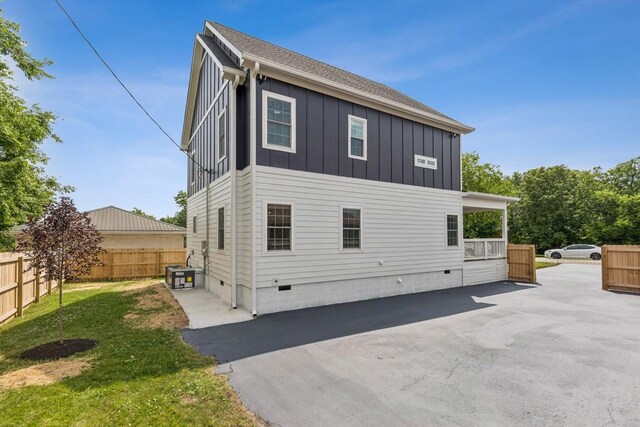 148 Quita Cir, Lebanon, TN 37087 - back of house with board and batten siding and crawl space
