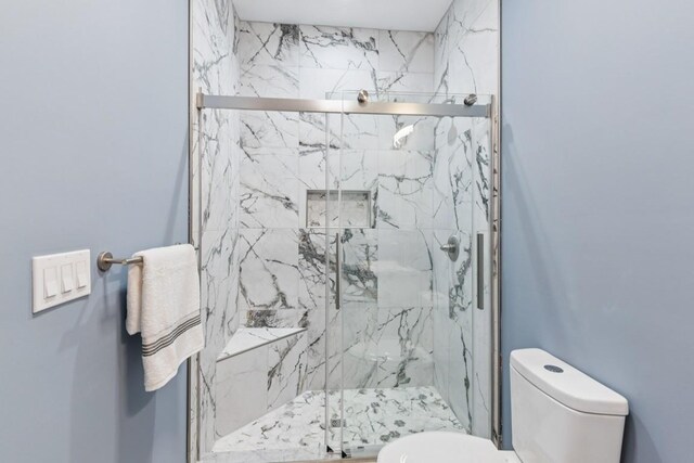 148 Quita Cir, Lebanon, TN 37087 - bathroom featuring toilet and a marble finish shower