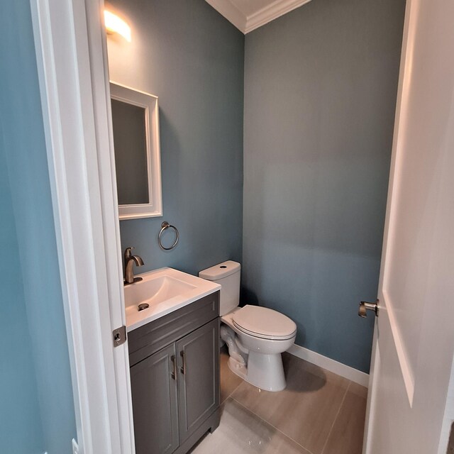 148 Quita Cir, Lebanon, TN 37087 - half bath with vanity and ornamental molding