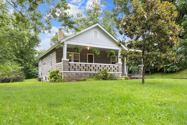 104 S Charlotte St, Dickson, TN 37055 - view of front of property with a chimney, a porch, and a front yard
