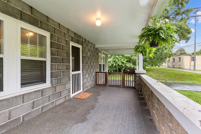 104 S Charlotte St, Dickson, TN 37055 - view of covered porch