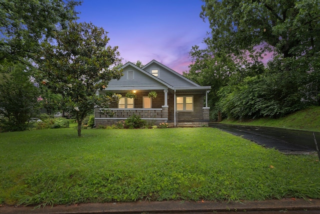 104 S Charlotte St, Dickson, TN 37055 - view of front facade with a porch and a front yard