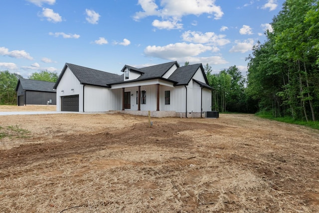 4100 Asbury Rd, Manchester, TN 37355 - modern farmhouse style home featuring a shingled roof