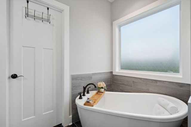 4731 Lunns Store Rd, Chapel Hill, TN 37034 - bathroom with a soaking tub