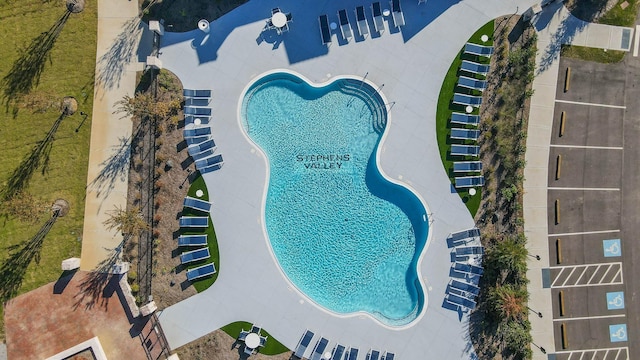 8011 Cane Creek Rd, Nashville, TN 37221 - drone / aerial view of a pool area