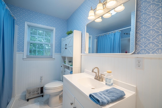 502 N Main St, Loretto, TN 38469 - full bathroom with wainscoting, vanity, a chandelier, curtained shower, and wallpapered walls