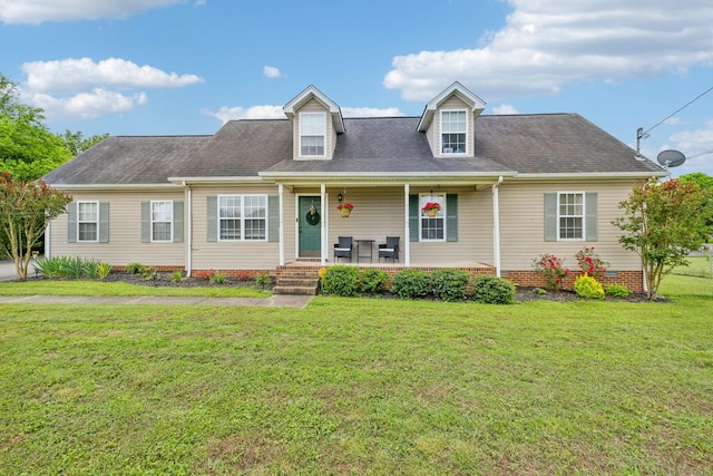 113 Beck Ct, Murfreesboro, TN 37128 - cape cod house featuring a front lawn, covered porch, roof with shingles, and crawl space