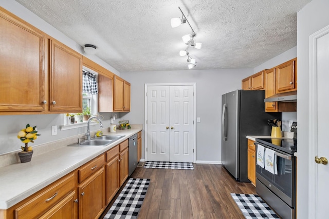 113 Beck Ct, Murfreesboro, TN 37128 - kitchen featuring stainless steel appliances, under cabinet range hood, dark wood finished floors, light countertops, and a textured ceiling