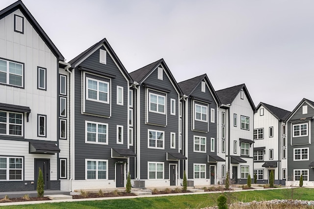 700 N Dupont Ave Unit 303, Madison, TN 37115 - townhome / multi-family property featuring board and batten siding