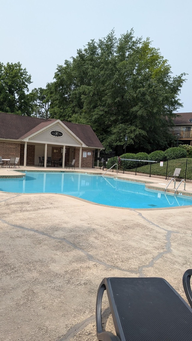 106 Beech Forge Dr, Antioch, TN 37013 - community pool with a patio area
