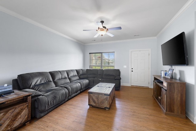3228 Marion Davis Dr, Murfreesboro, TN 37129 - living area featuring a ceiling fan, light wood-style flooring, and crown molding