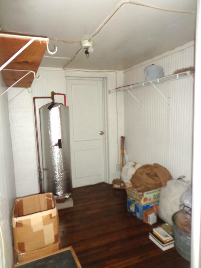 1342 Russell Creek Rd, Lobelville, TN 37097 - laundry area featuring wood finished floors