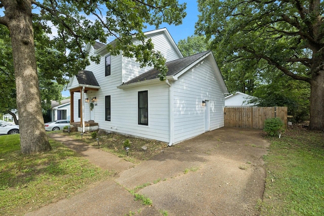 3345 Towneship Rd, Antioch, TN 37013 - traditional home featuring a shingled roof